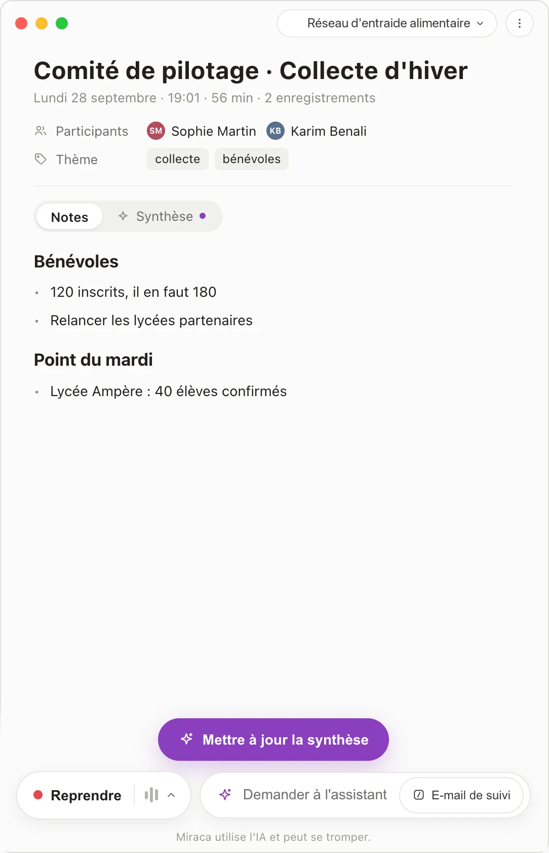 Une note de réunion après deux enregistrements, avec le bouton « Mettre à jour la synthèse ».