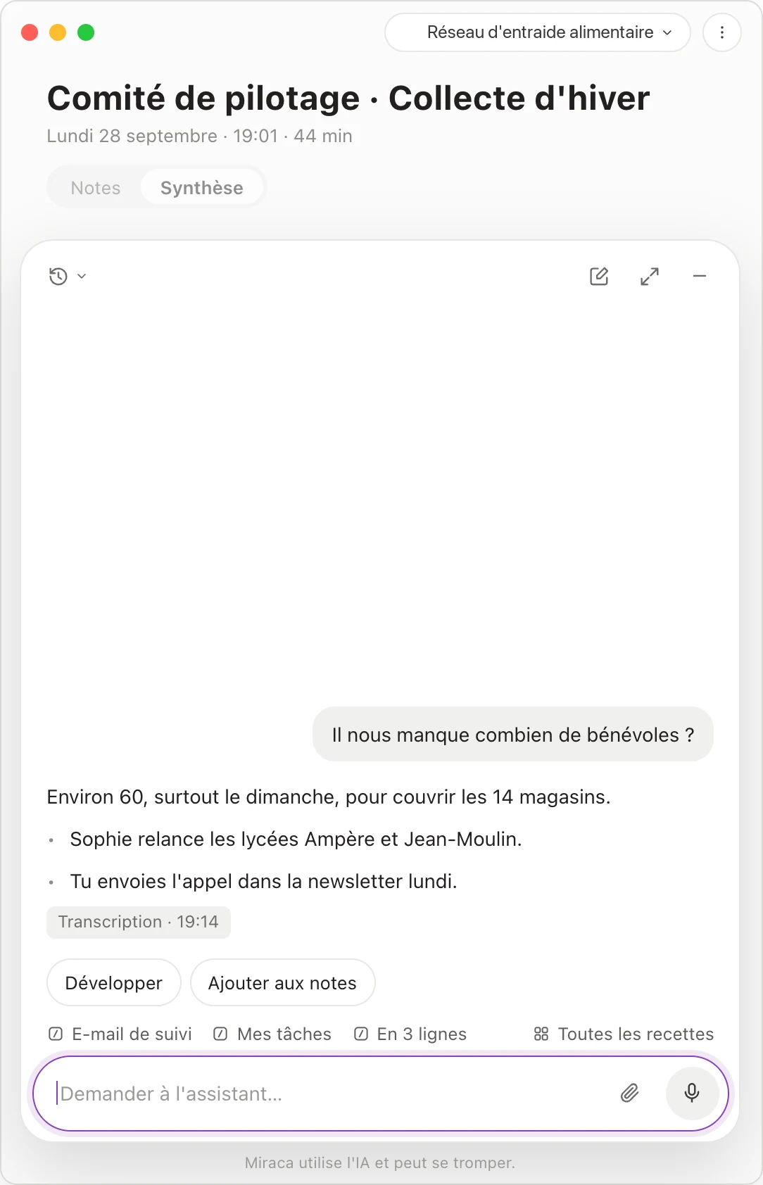 Une question posée à l'assistant depuis la note : la réponse s'appuie sur la transcription de 19:14, avec les boutons Développer et Ajouter aux notes, et les recettes E-mail de suivi, Mes tâches et En 3 lignes.